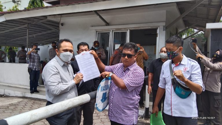 Garki laporkan walikota palembang dan Dinas PU PR ke BPK RI Perwakilan sumatera selatan