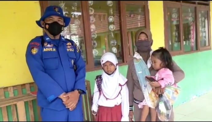 Polres Banyuasin Laksanakan Kegiatan Vaksin di SDN Tanjung Lago